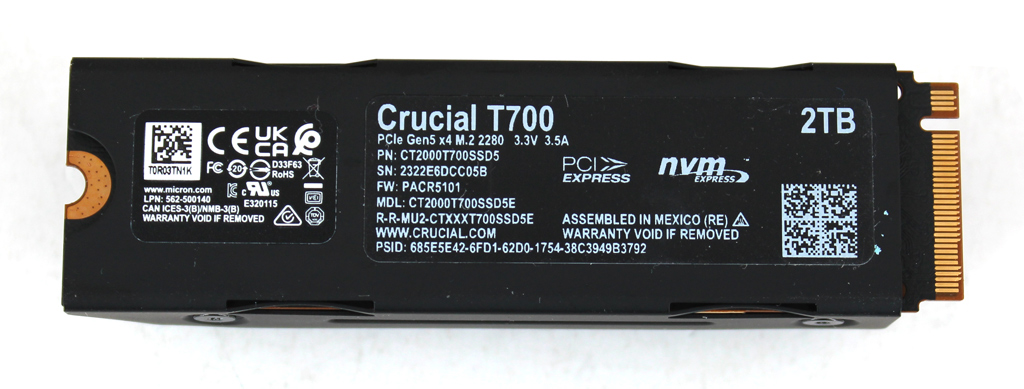 Crucial bietet die T700 wahlweise mit und ohne Kühlkörper an.