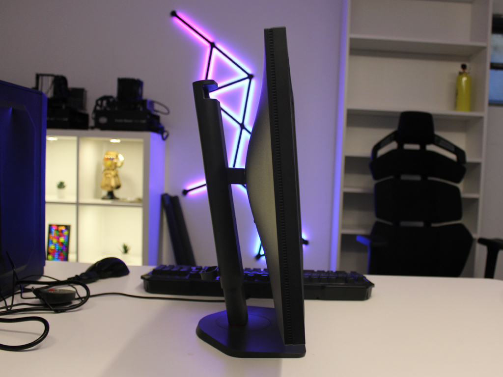 Seitliche Ansicht des ZOWIE XL2586X+.