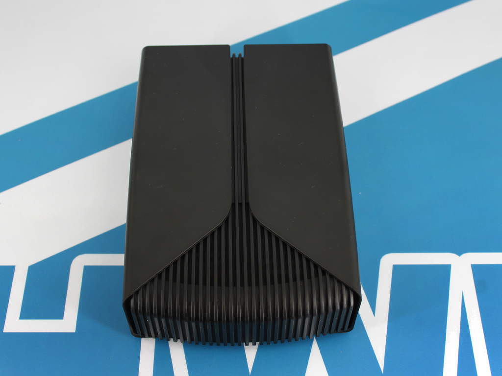 Schwarzes Kunststoff-Gehäuse.