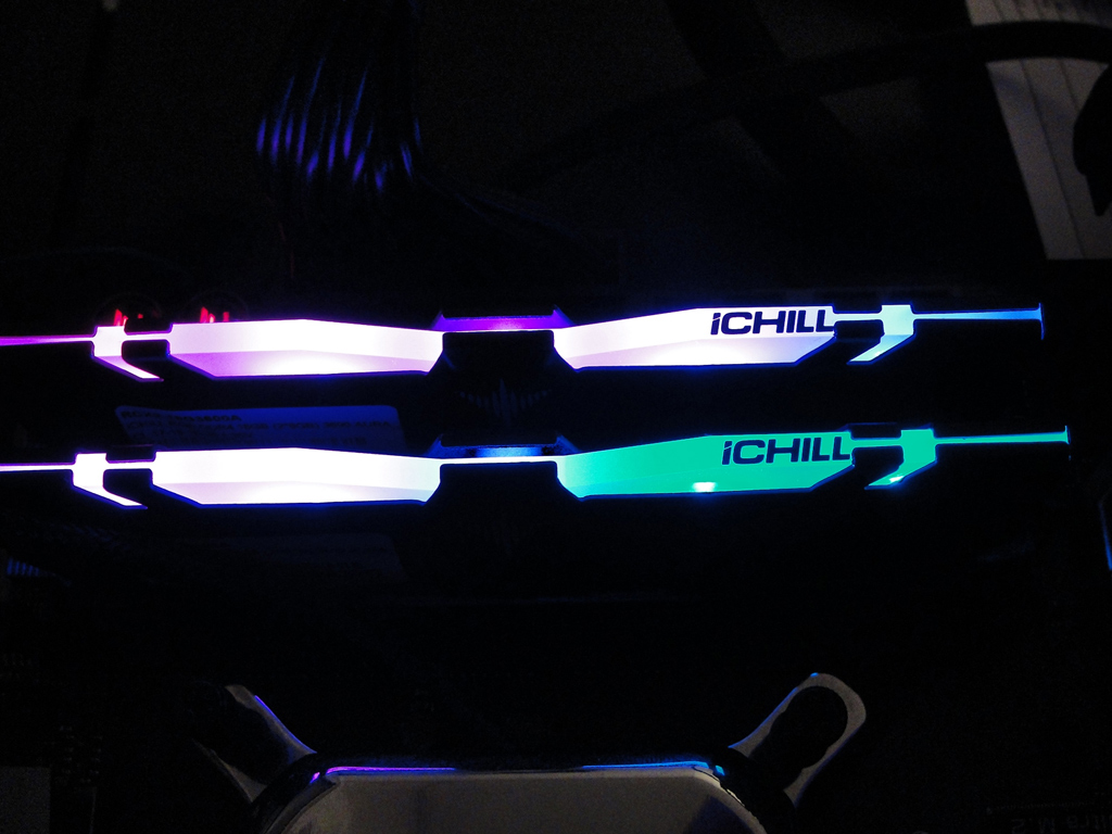 Die RGB-LED-Beleuchtung setzt die Module optisch gut in Szene.